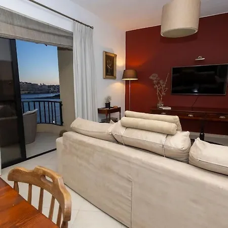 Prime Located By *the Sea* Apartment