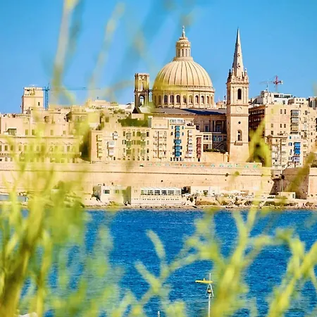 Prime Located By *the Sea* Apartament *
