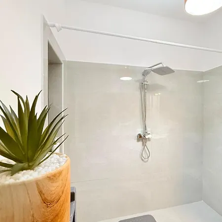 Prime Located By *the Sea* Apartament